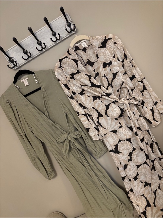 H&M Dresses & Skirts - 🎀BUNDLE🎀 Olive Green Wrap Dress & Black Cream Floral Wrap Dress